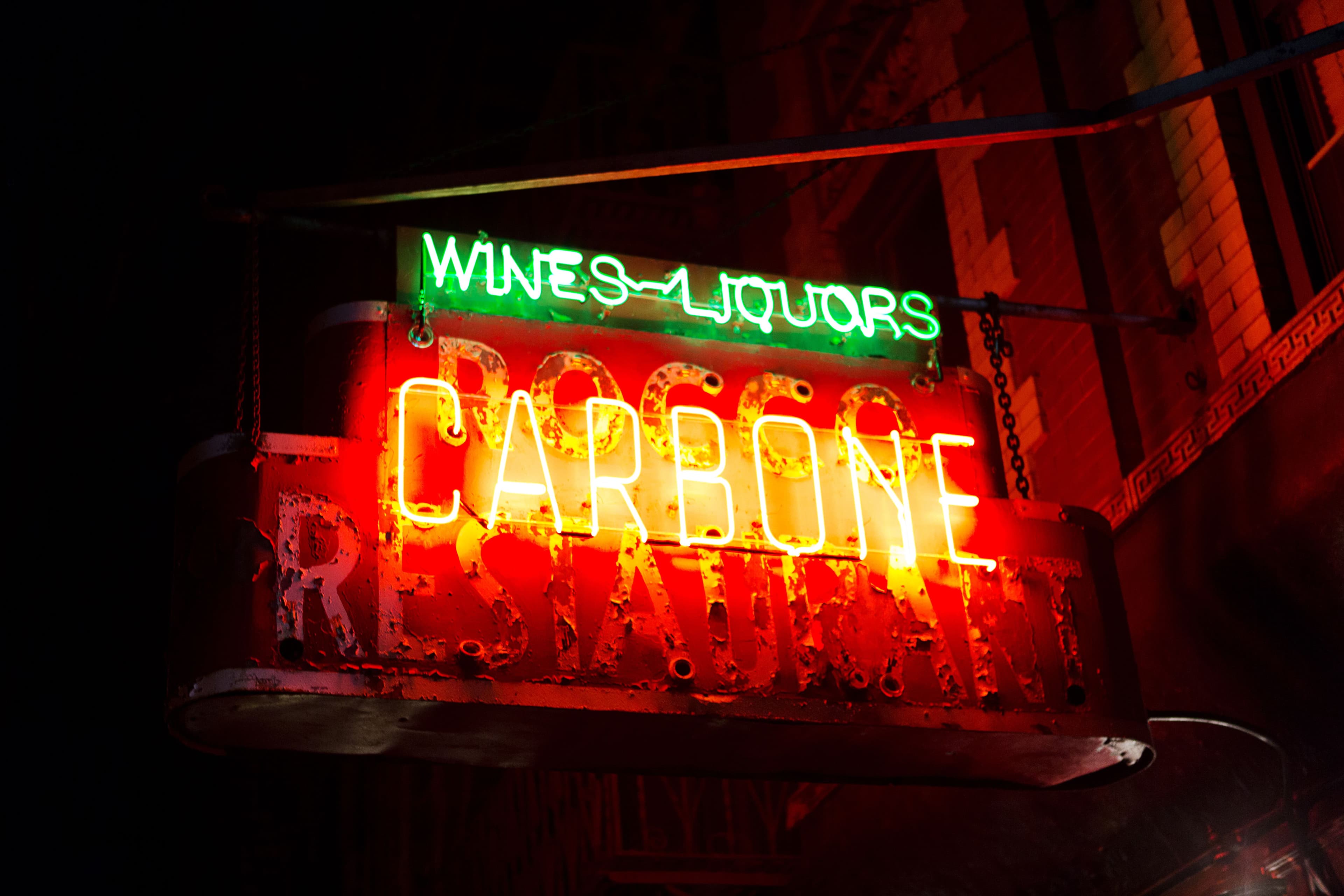 Carbone sign